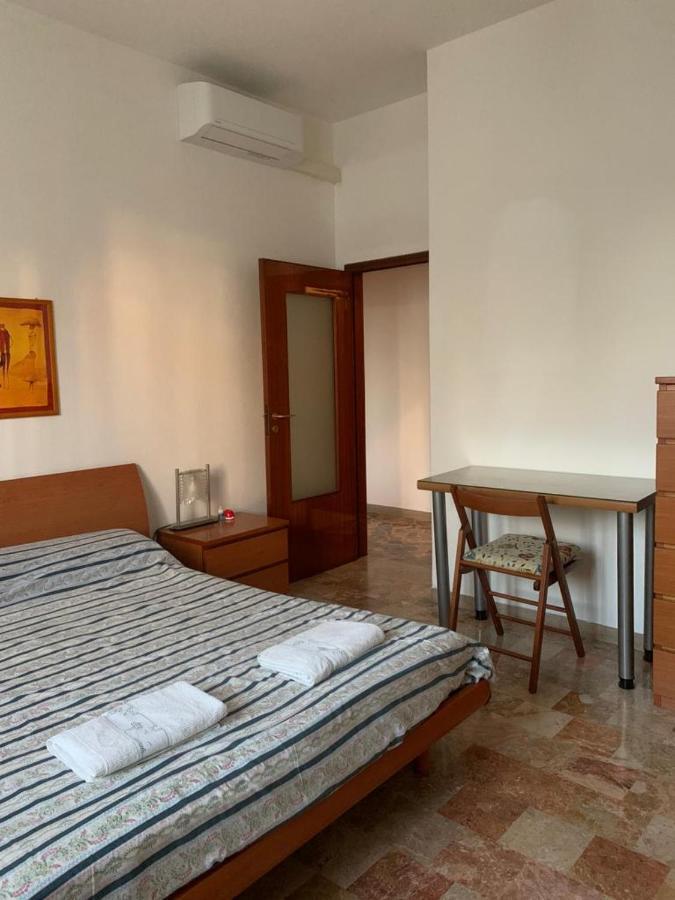 Comfortable Room Suitable 1-2 Pax Bolonia Exterior foto